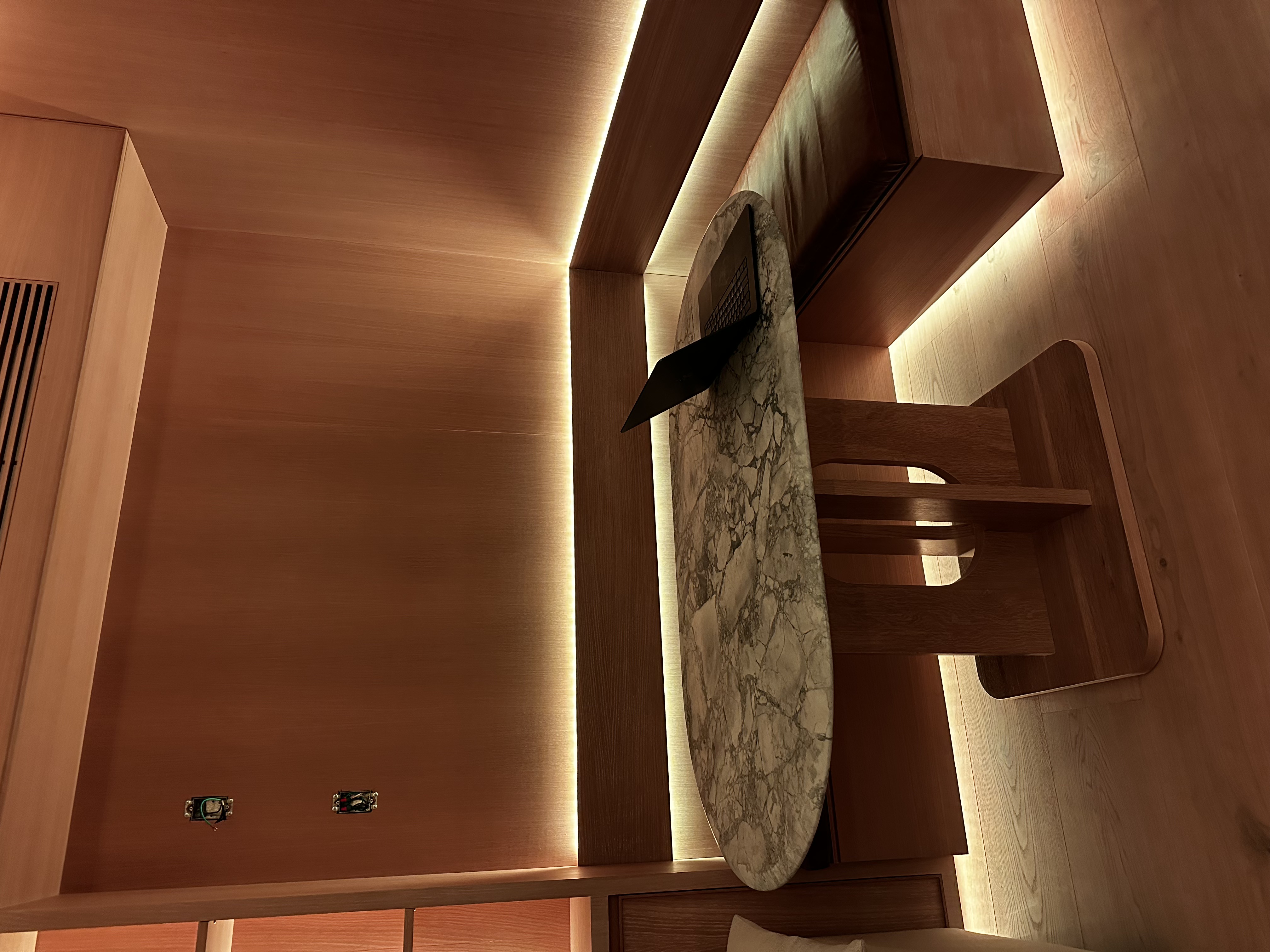 Little Clinton - Integrated Mood Lighting